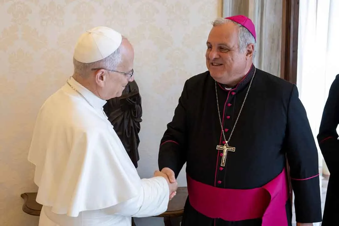 Mons. Marcelo Colombo, presidente de la Conferencia Episcopal Argentina, y Mons. Raúl Pizarro, secretario general, se reunieron con el Santo Padre en el Vaticano - Imagen 1