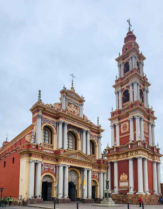 La Basílica Menor y Convento San Francisco data del Siglo XVIII - Imagen 2