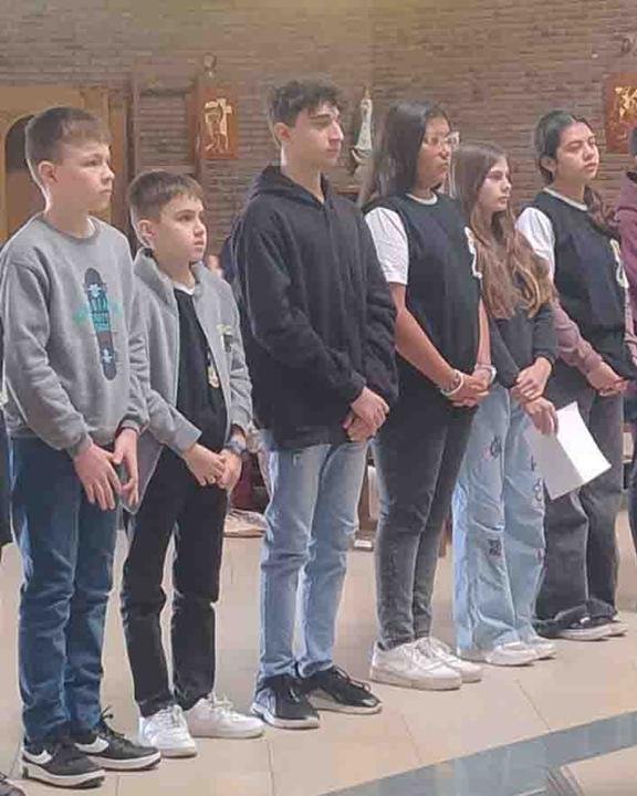 ¡Los chicos de la Infancia y Adolescencia Misionera de San Martín de Porres recibió sus rosarios bendecidos! - Imagen 4